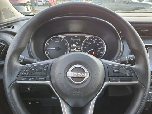 Used 2022 Nissan Kicks S image 11
