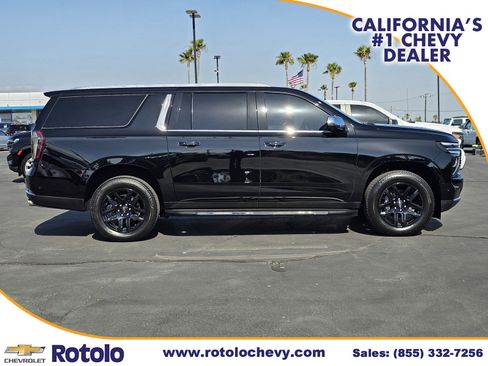 Used 2025 Chevrolet Suburban Premier RWD image 7