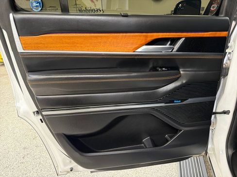 Used 2022 Jeep Grand Wagoneer Series III w/ Rear Seat Video Group 1 image 30