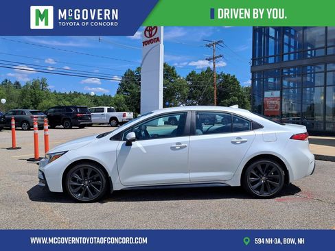 Used 2024 Toyota Corolla SE FWD image 2