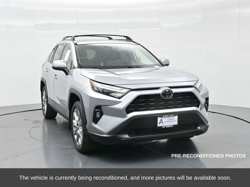 Used 2023 Toyota RAV4 XLE Premium image 4