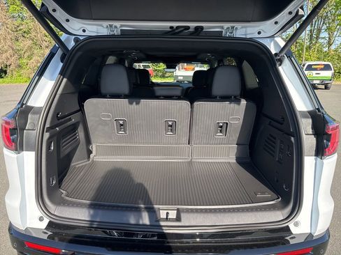 New 2026 GMC Acadia Denali Ultimate w/ LPO, Floor Liner Package AWD/4WD image 63