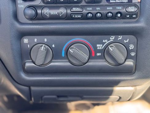 Used 1999 Chevrolet S10 Pickup LS w/ Preferred Equipment Group image 19