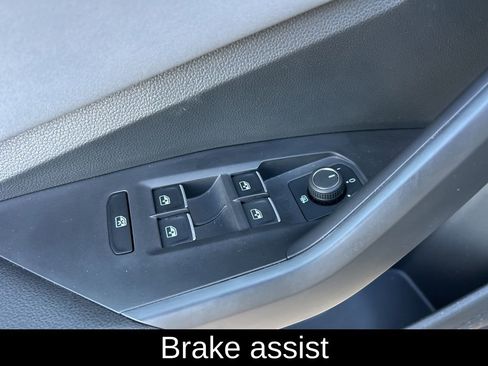 Used 2025 Volkswagen Jetta SE w/ Sunroof Package image 19