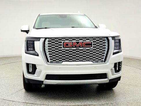 Used 2024 GMC Yukon Denali w/ Advanced Technology Package AWD/4WD image 2