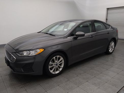 Used 2020 Ford Fusion SE FWD image 2