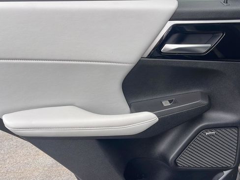 Used 2025 Mitsubishi Outlander SE image 24