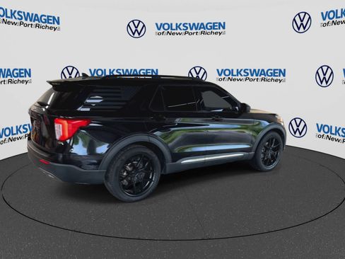 Used 2022 Ford Explorer XLT w/ Equipment Group 202A RWD image 8