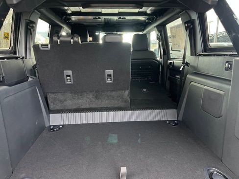 New 2025 Ford Bronco Badlands w/ Sasquatch Package image 25