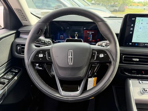 New 2026 Lincoln Aviator AWD image 17