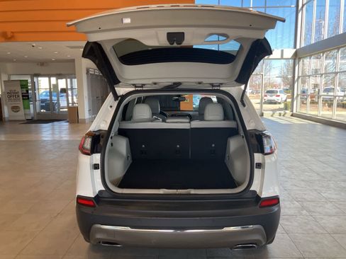 Used 2019 Jeep Cherokee Limited image 27