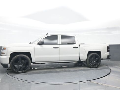 Used 2018 Chevrolet Silverado 1500 Custom w/ Custom Value Package image 3