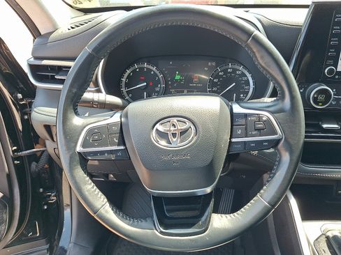 Used 2021 Toyota Highlander XLE AWD/4WD image 20