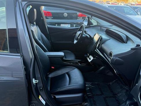 Used 2017 Toyota Prius Prime Premium image 8
