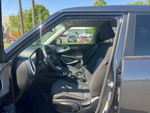 Used 2025 Kia Soul LX w/ LX Technology Package FWD image 24