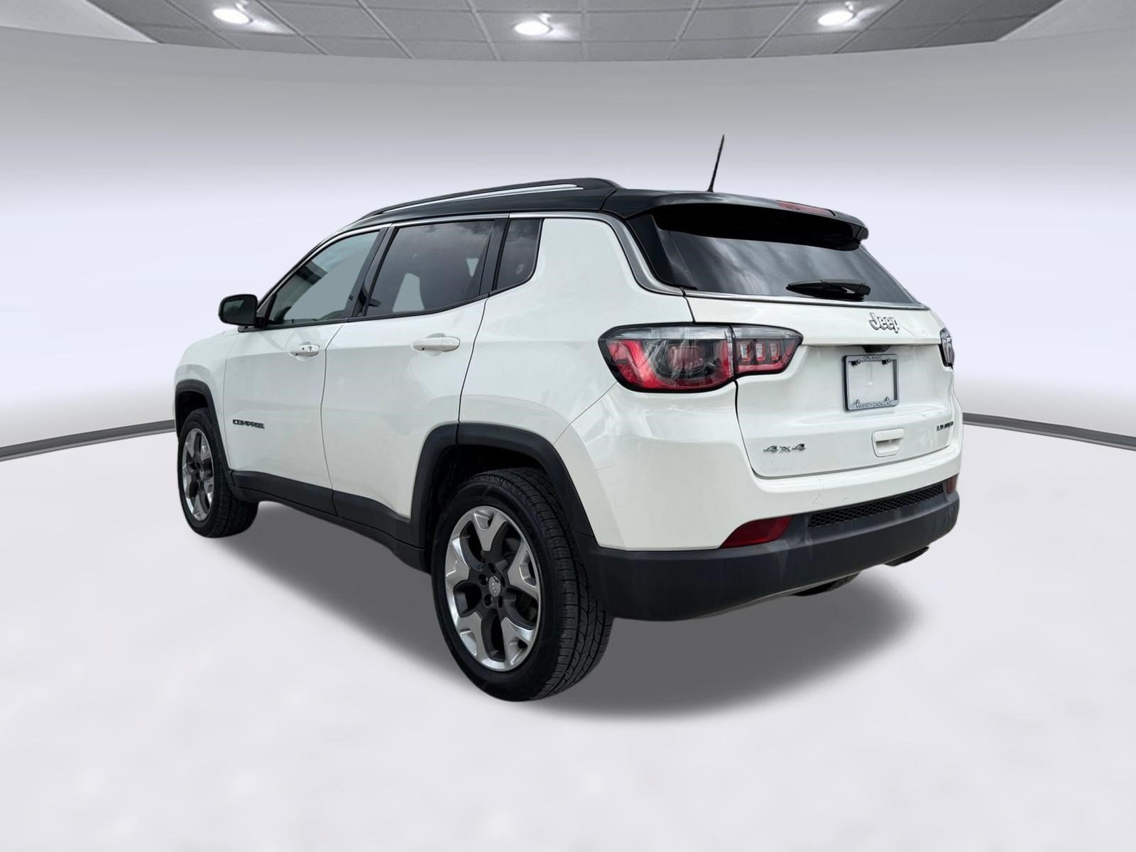 Used 2018 Jeep Compass Limited w/ Navigation Group AWD/4WD image 3