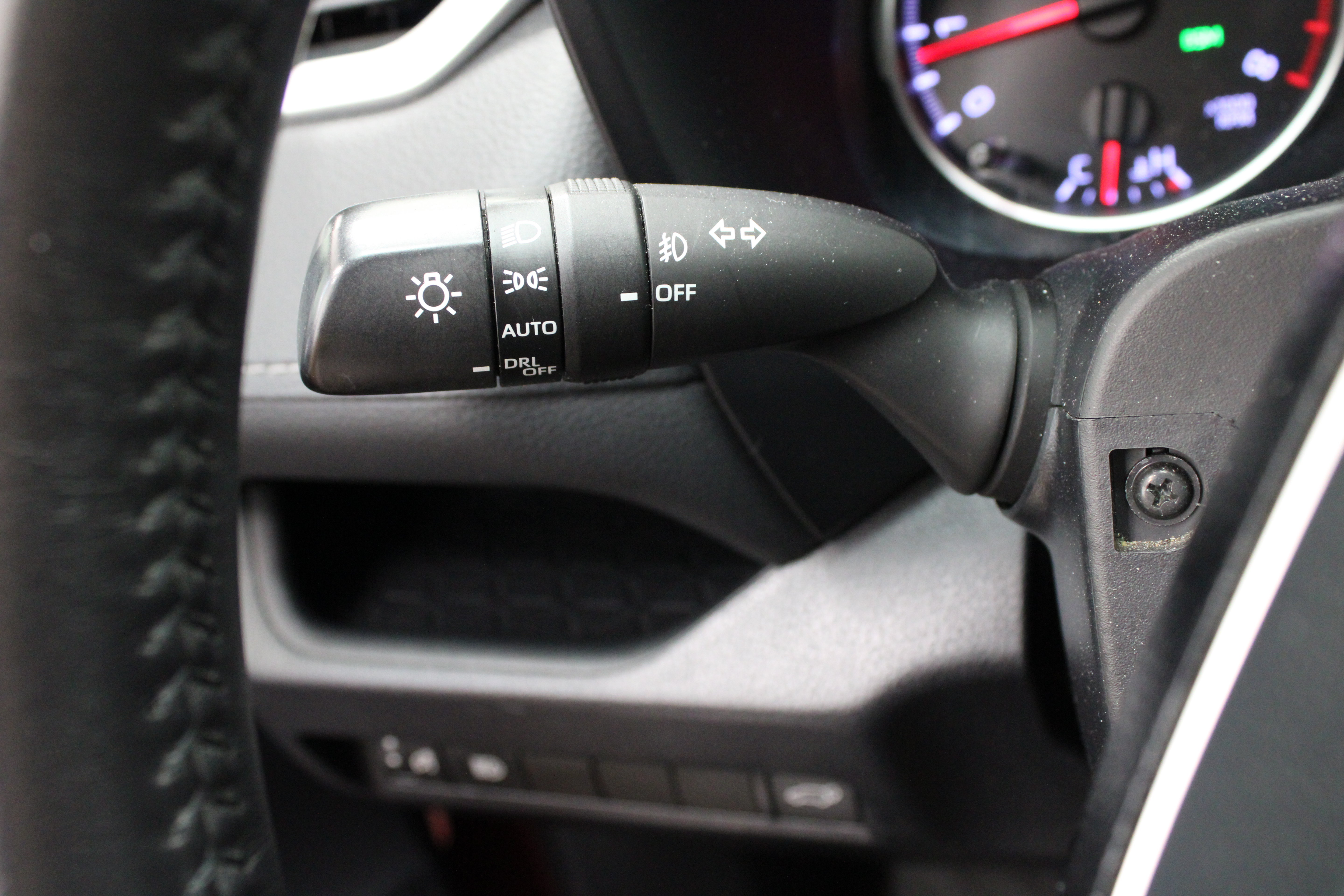 Used 2020 Toyota RAV4 XLE Premium FWD image 25