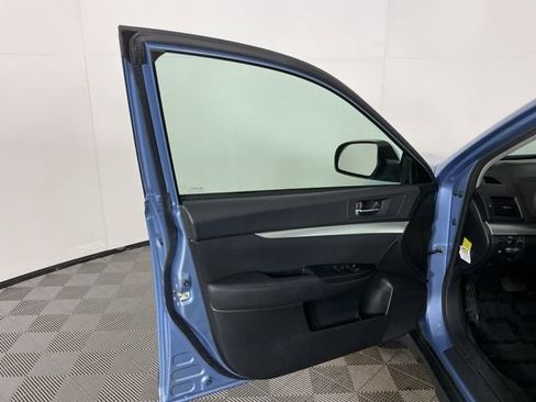 Used 2010 Subaru Outback 2.5i Premium AWD/4WD image 11