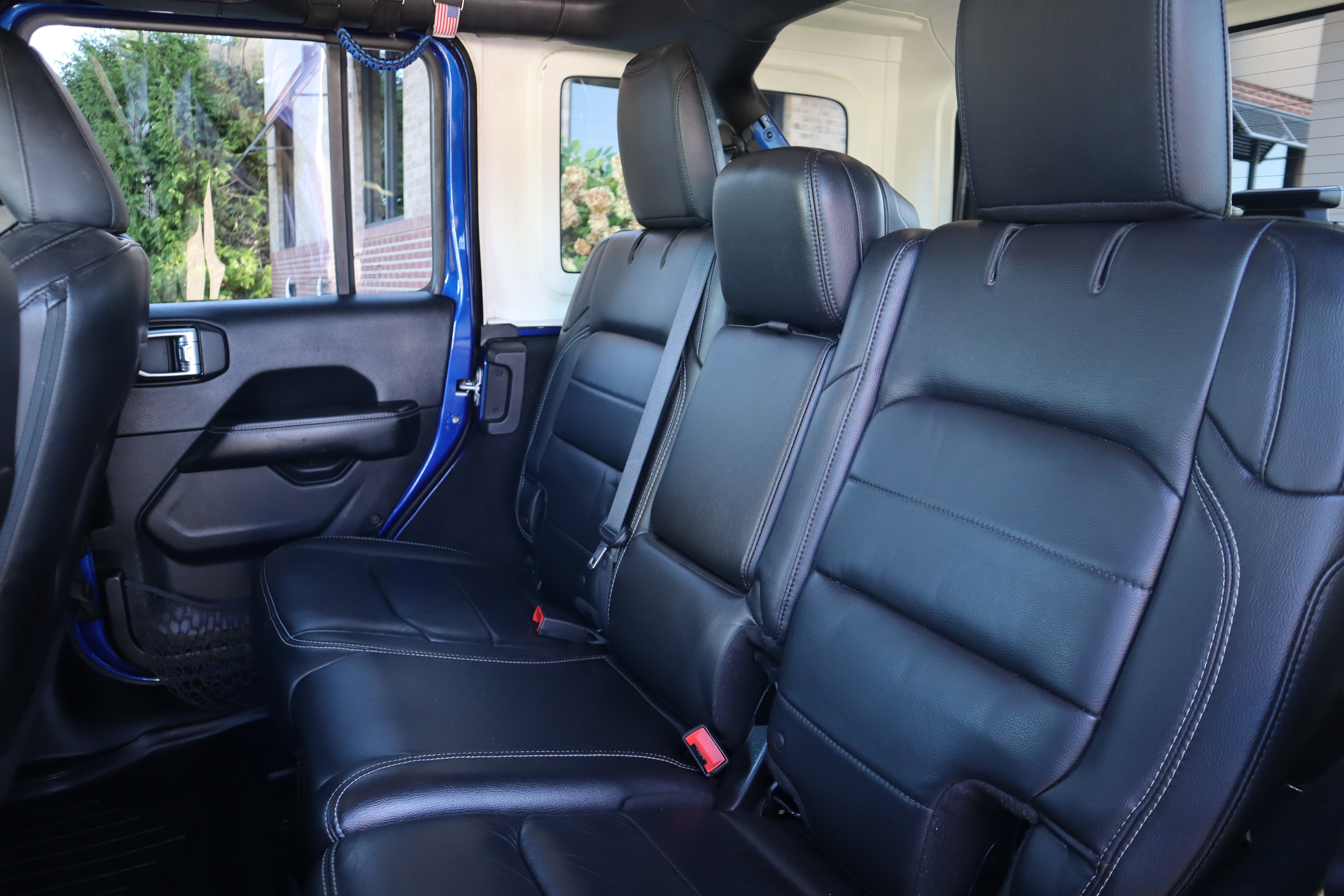 Used 2018 Jeep Wrangler Unlimited Sahara w/ Dual Top Group AWD/4WD image 25
