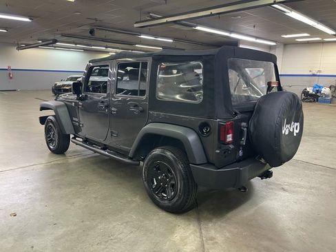 Used 2018 Jeep Wrangler Unlimited Sport w/ Connectivity Group AWD/4WD image 5