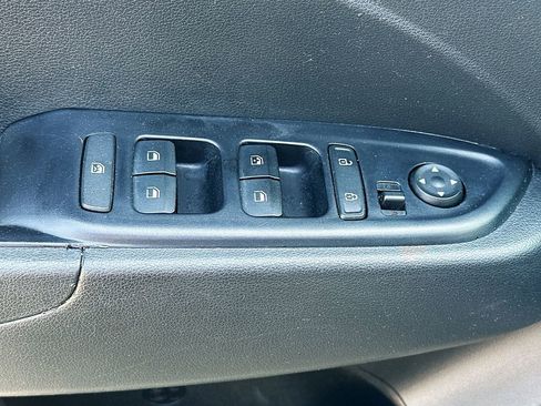 Used 2023 Hyundai Venue SEL FWD image 22