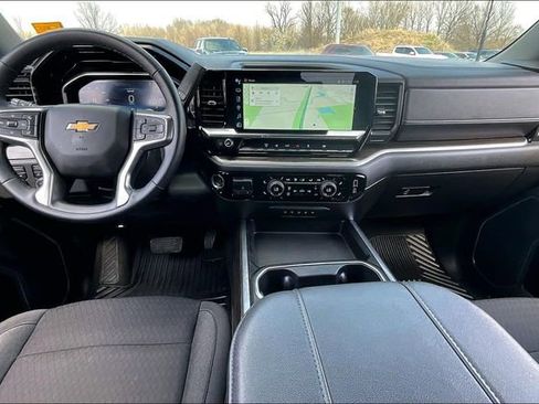 Used 2025 Chevrolet Silverado 2500 LT w/ Convenience Package AWD/4WD image 8