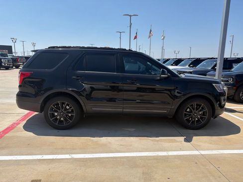 Used 2017 Ford Explorer XLT w/ Equipment Group 202A FWD image 14