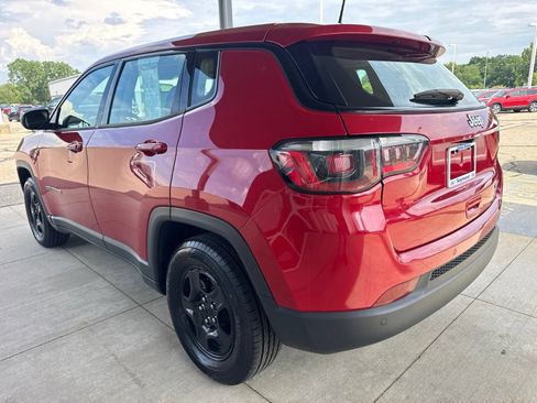 Used 2018 Jeep Compass Sport w/ Tech Group FWD image 4
