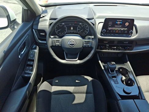 Used 2025 Nissan Rogue SV AWD/4WD image 11
