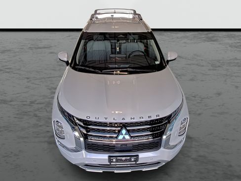 Used 2024 Mitsubishi Outlander 4WD Plug-In Hybrid image 6