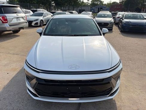 Used 2025 Hyundai Sonata SEL FWD image 2