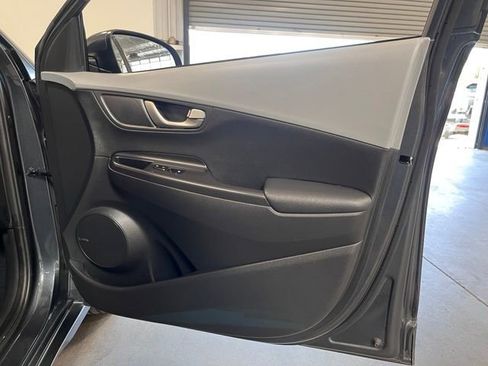 Used 2019 Hyundai Kona Limited FWD image 12