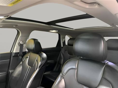 Used 2021 Kia Sorento S w/ Panoramic Sunroof Package AWD/4WD image 10
