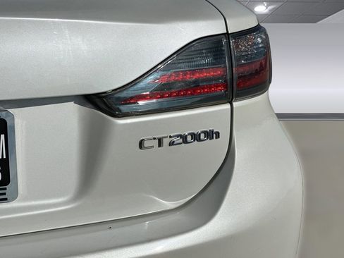 Used 2012 Lexus CT 200h FWD 4dr Hybrid image 12