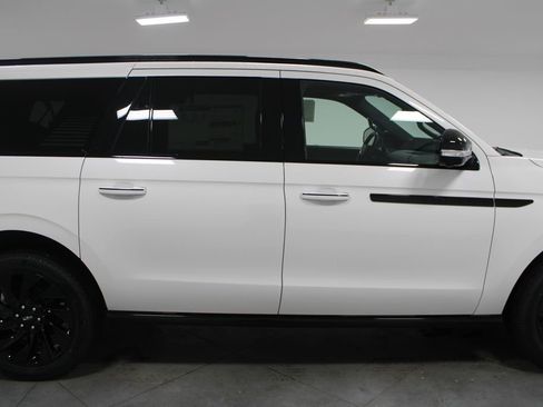 New 2025 Lincoln Navigator L Reserve w/ Jet Appearance Package image 10