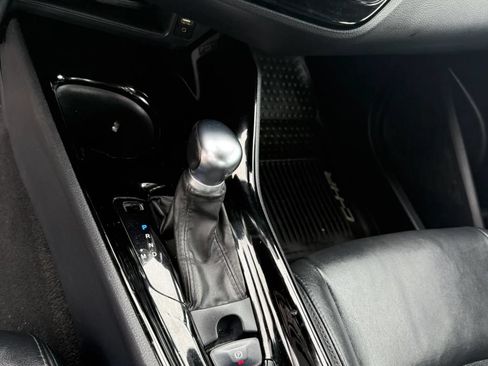 Used 2019 Toyota C-HR Limited FWD image 14