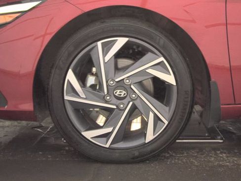 Used 2025 Hyundai Elantra Sport FWD image 9