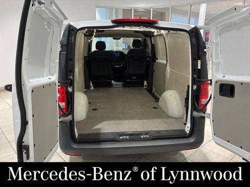 Used 2022 Mercedes-Benz Metris image 8
