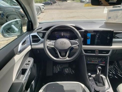 New 2026 Volkswagen Taos SE AWD/4WD image 9