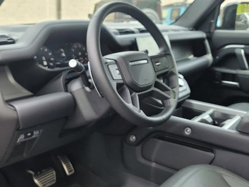 Used 2025 Land Rover Defender 110 V8 AWD/4WD image 13