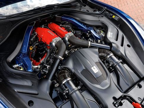 Used 2023 Ferrari Roma RWD image 11