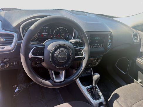 Used 2019 Jeep Compass Sport FWD image 9