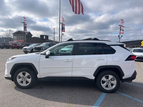 Used 2021 Toyota RAV4 XLE image 7