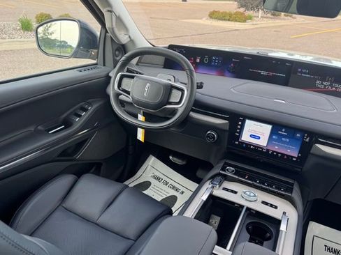New 2025 Lincoln Navigator L Reserve image 13