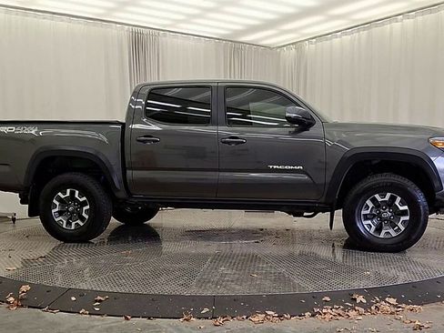 Certified 2017 Toyota Tacoma TRD Sport image 6