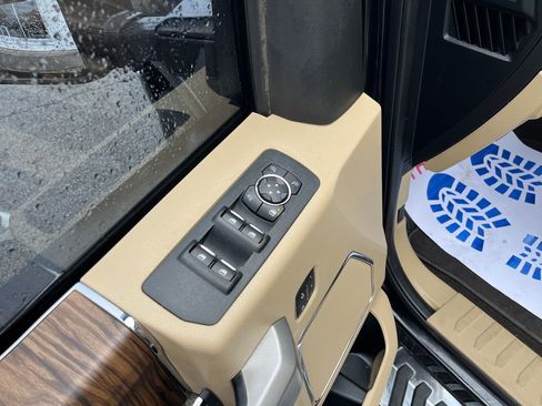 Used 2019 Ford F150 Lariat w/ Equipment Group 502A Luxury image 13