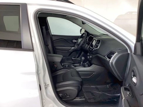 Used 2022 Jeep Cherokee Limited w/ Elite Package image 9