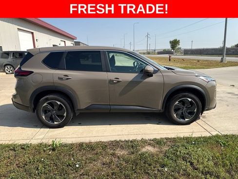 Used 2025 Nissan Rogue SV AWD/4WD image 6