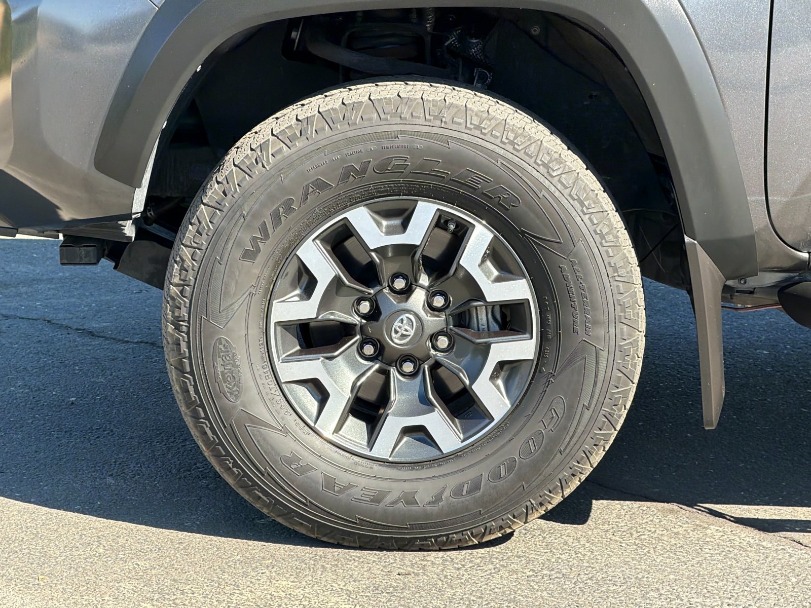 Used 2020 Toyota Tacoma 2WD Double Cab image 24
