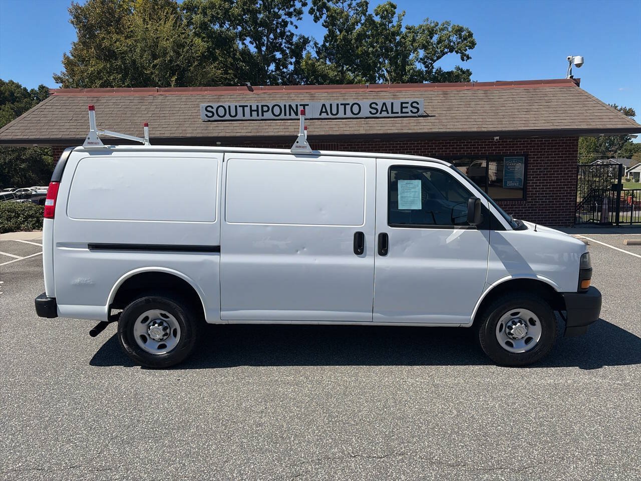 Used 2022 Chevrolet Express 2500 w/ Driver Convenience Package RWD image 2